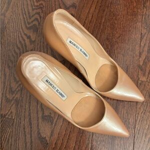 Manolo Blahnik Stiletto Pump in Nude